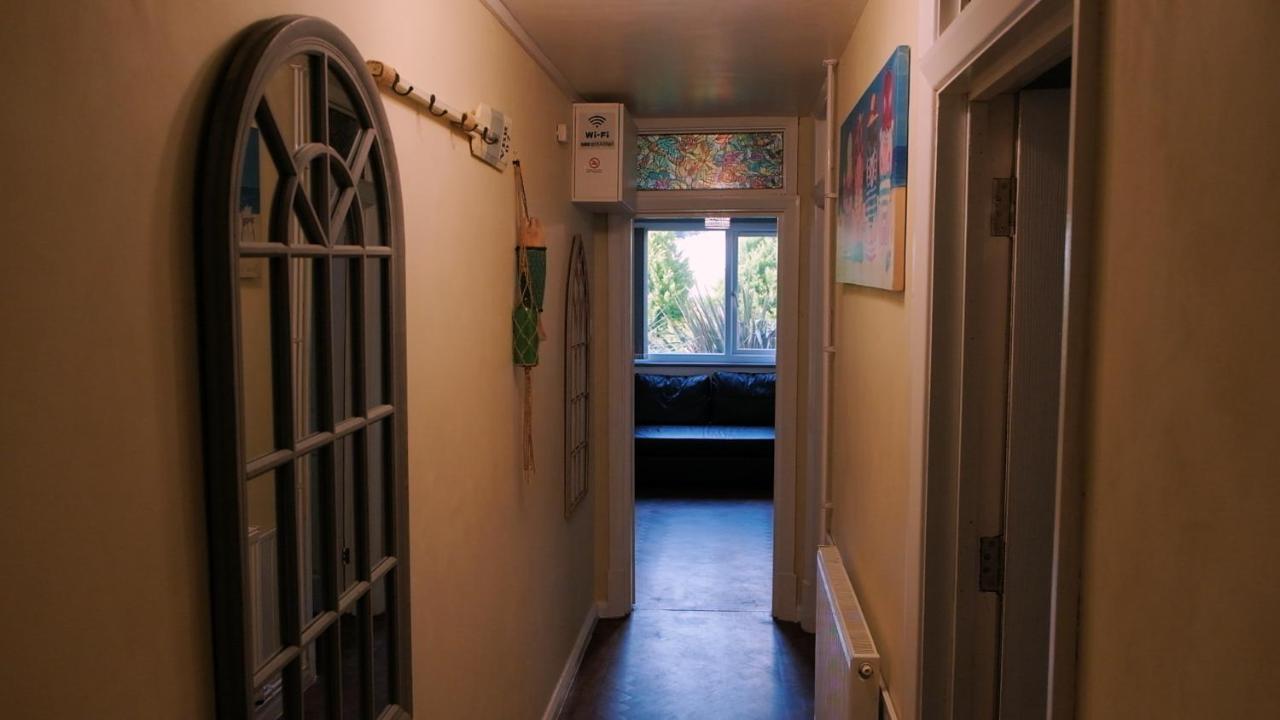 Commanders Cabin 'As Seen In Beyond Paradise' Looe Eksteriør billede